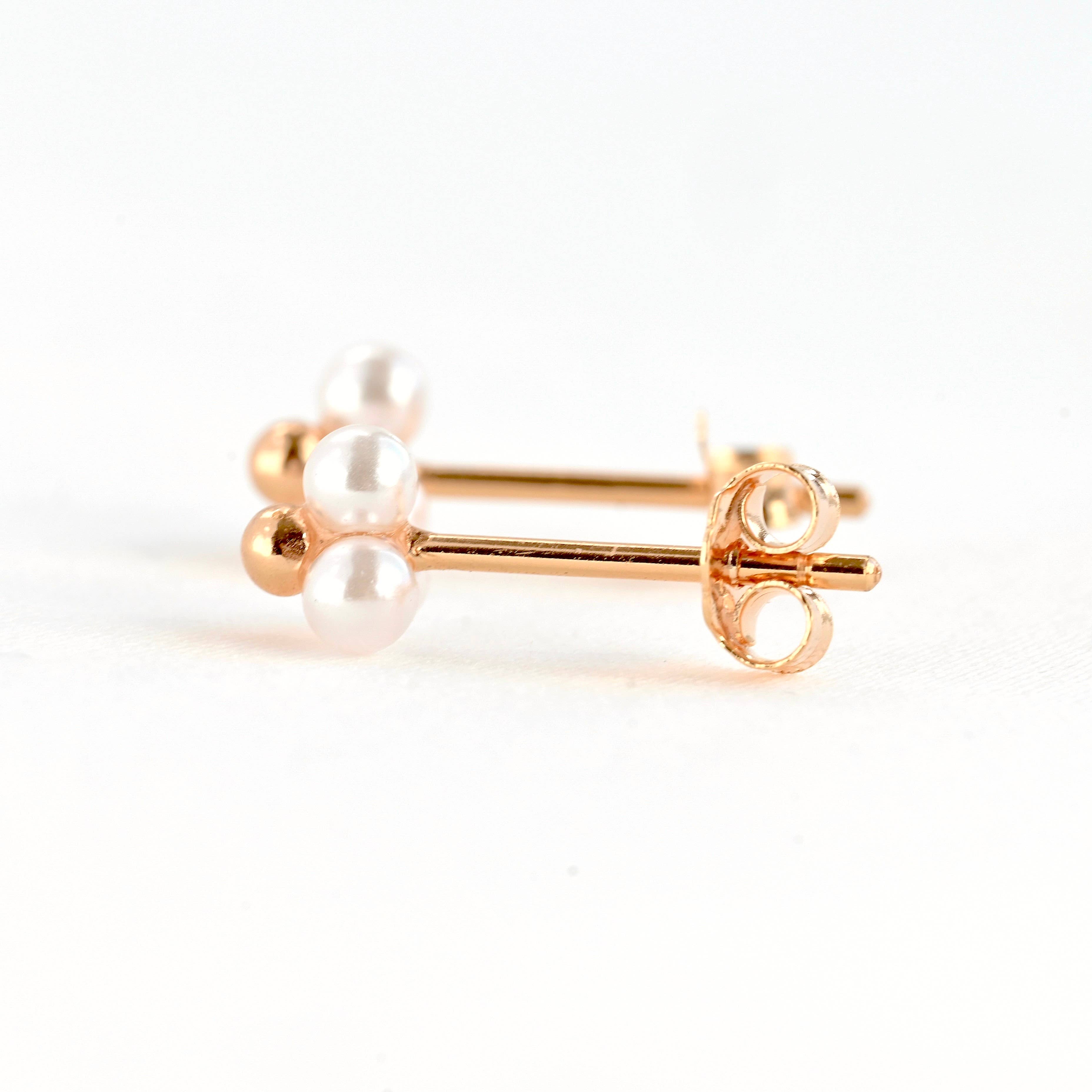 Blueyejewelry – wholesale Stud/post earrings – Pearl Cluster Studs - Sterling Silver Pearl Clover Earrings3