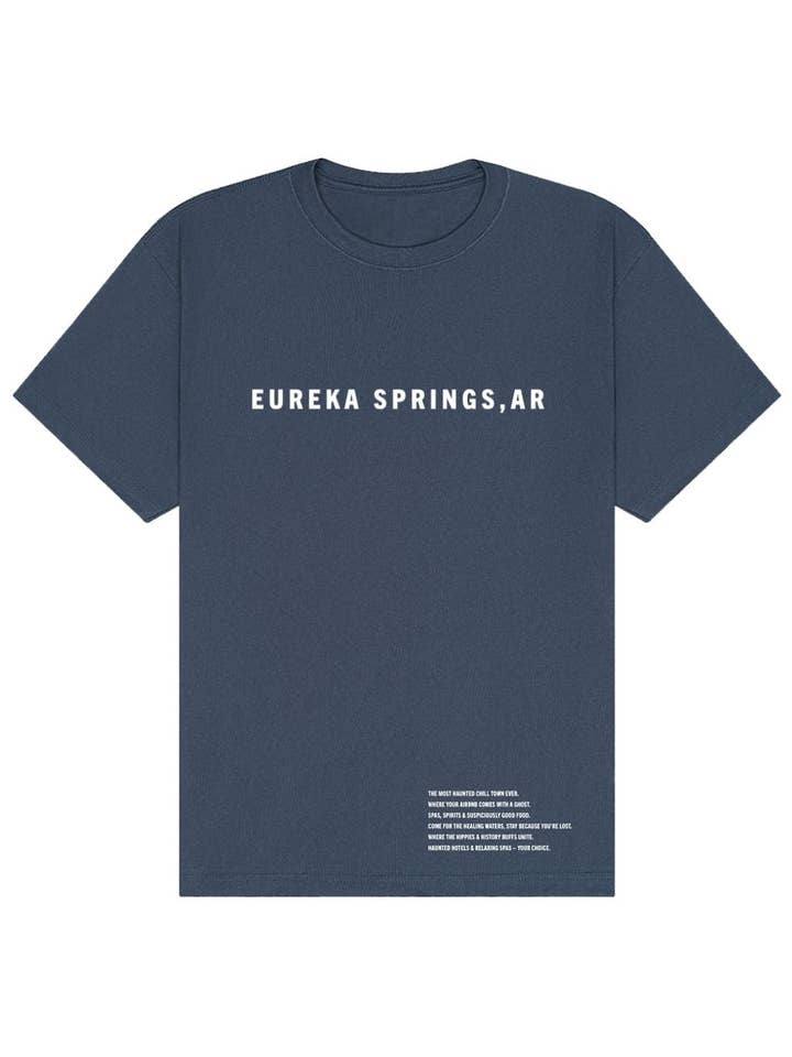 T-shirt surdimensionné et lourd Eureka Springs – Tee-shirt Fantômes, Spas et Hippies pour la vente par Tourist Tee Co.