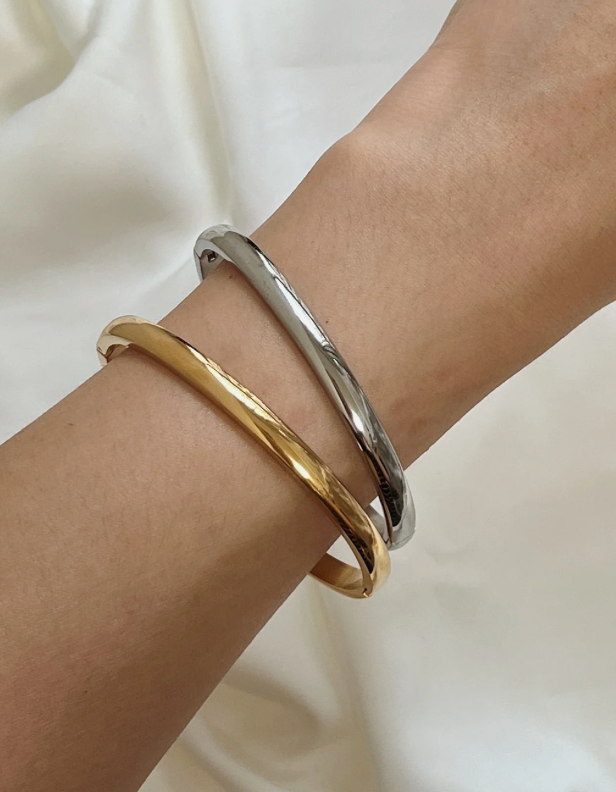 HoopLa - Wholesale Bangle Bracelet - Sofia-Hinge Bangle 14K Gold Stainless Steel Waterproof2