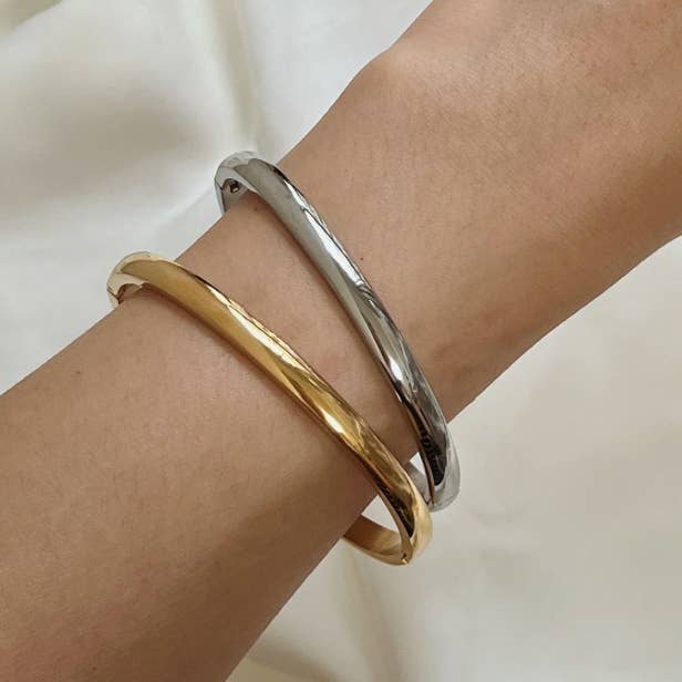 HoopLa - Wholesale Bangle Bracelet - Sofia-Hinge Bangle 14K Gold Stainless Steel Waterproof2