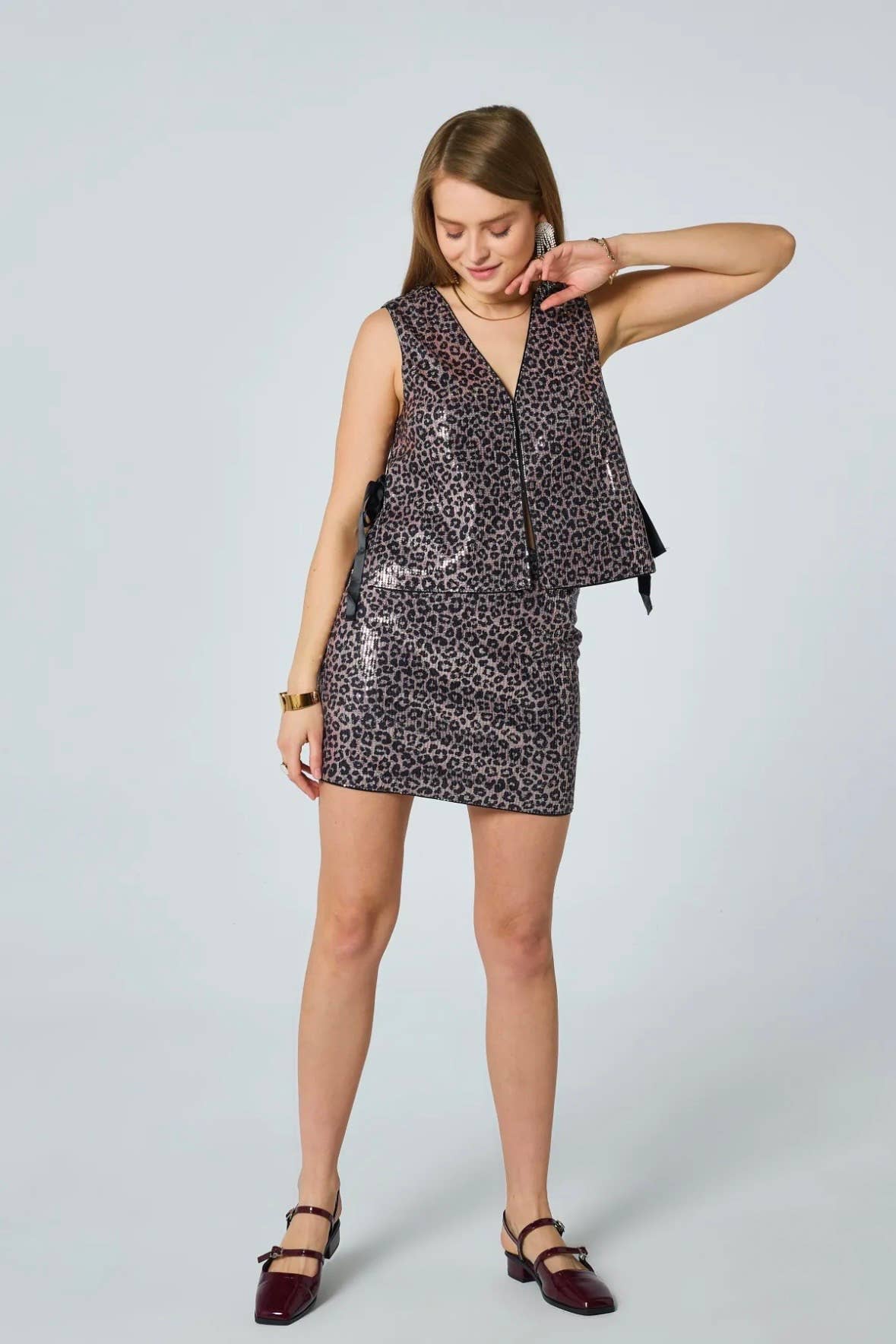 Frime – wholesale Outerwear Vest - Women’s – Sleeveless sequin vest with leopard pattern - 31091