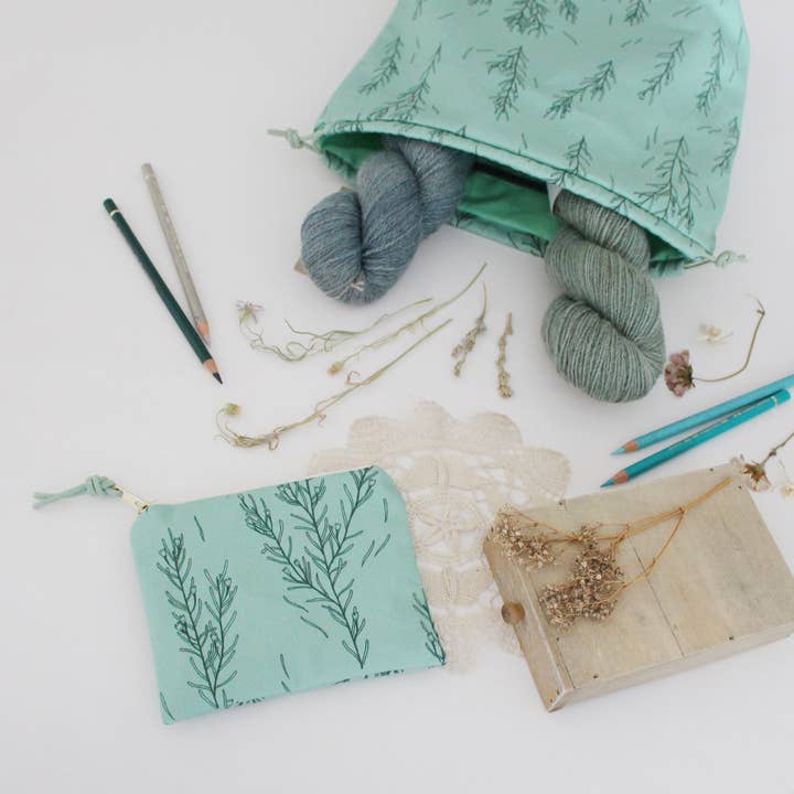 The Blue Rabbit House - Wholesale Makeup/Cosmetic Bag - Floral/Waxflower Pattern | Zipper Pouch | Cosmetic Bag5