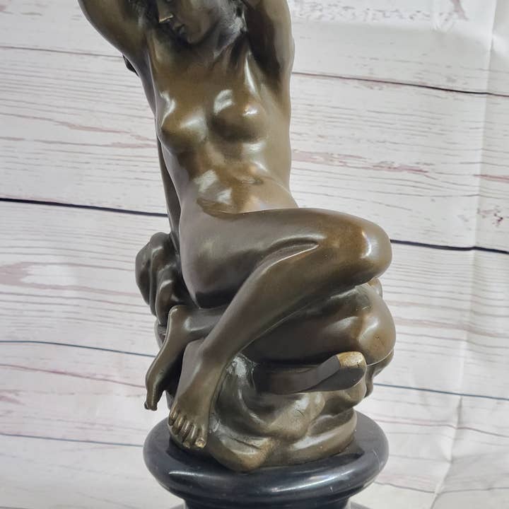 Bronzhaus – Großhandel Skulptur – Diana auf einem Halbmond von Séraphin Denécheau Bronzeskulptur auf Marmorsockel3