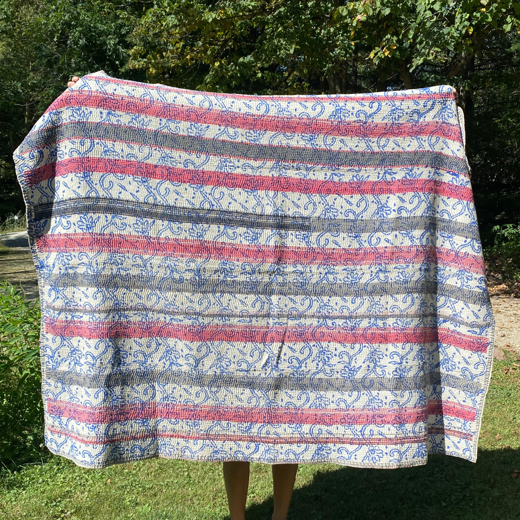 Seeds – Großhandel Bettdecke – Kantha-Bettdecke aus Baumwolle mit Blockdruck in Weiß und Indigoblau6