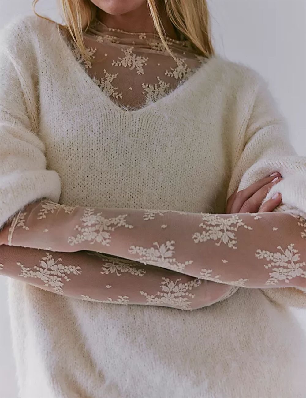 Sweetkama – Engroshandel Bluse - Dame – Sweetkama let transparent top med blomsterblonde og mesh, model SKT15117