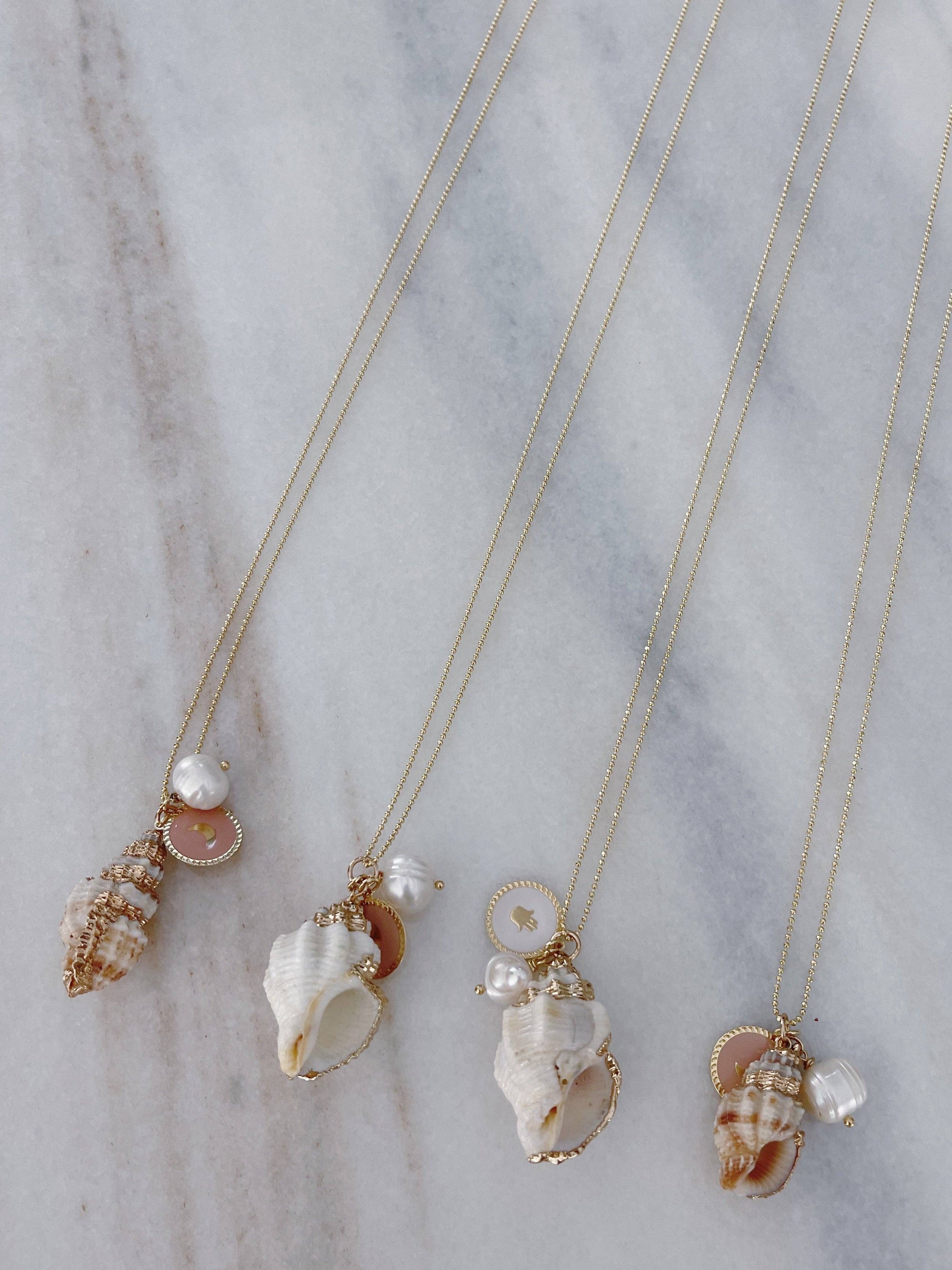 Carolina Benoit - Wholesale Pendant/Charm Necklace - Seashells By The Seashore Necklace1