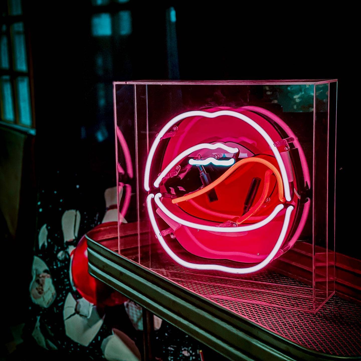 Locomocean - Wholesale Neon Sign - 'Mouth' Acrylic Box Neon Light with Graphic1