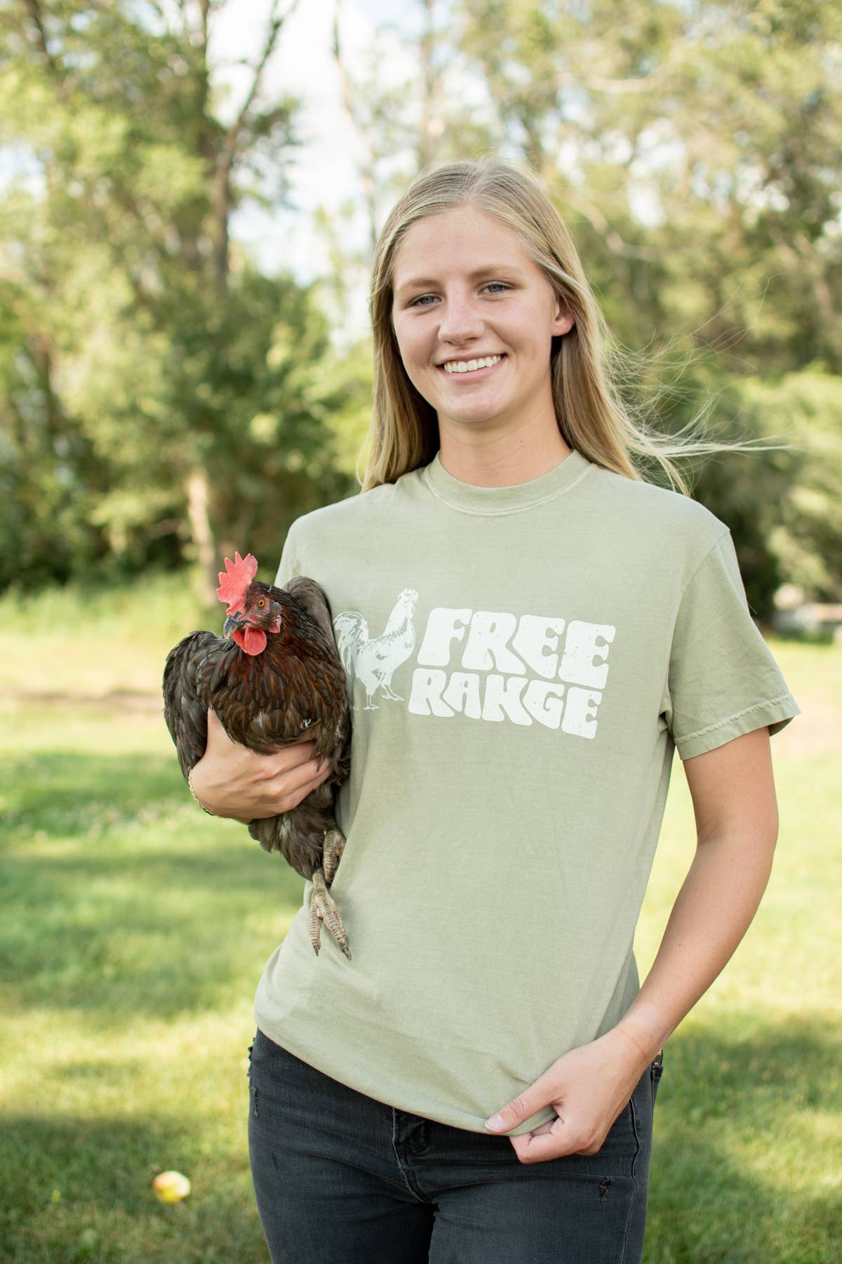 American Farm Company - Wholesale Screen printed t-shirt – unisex - Western 'Free Range' Olive Women's Graphic Tee - Chicken