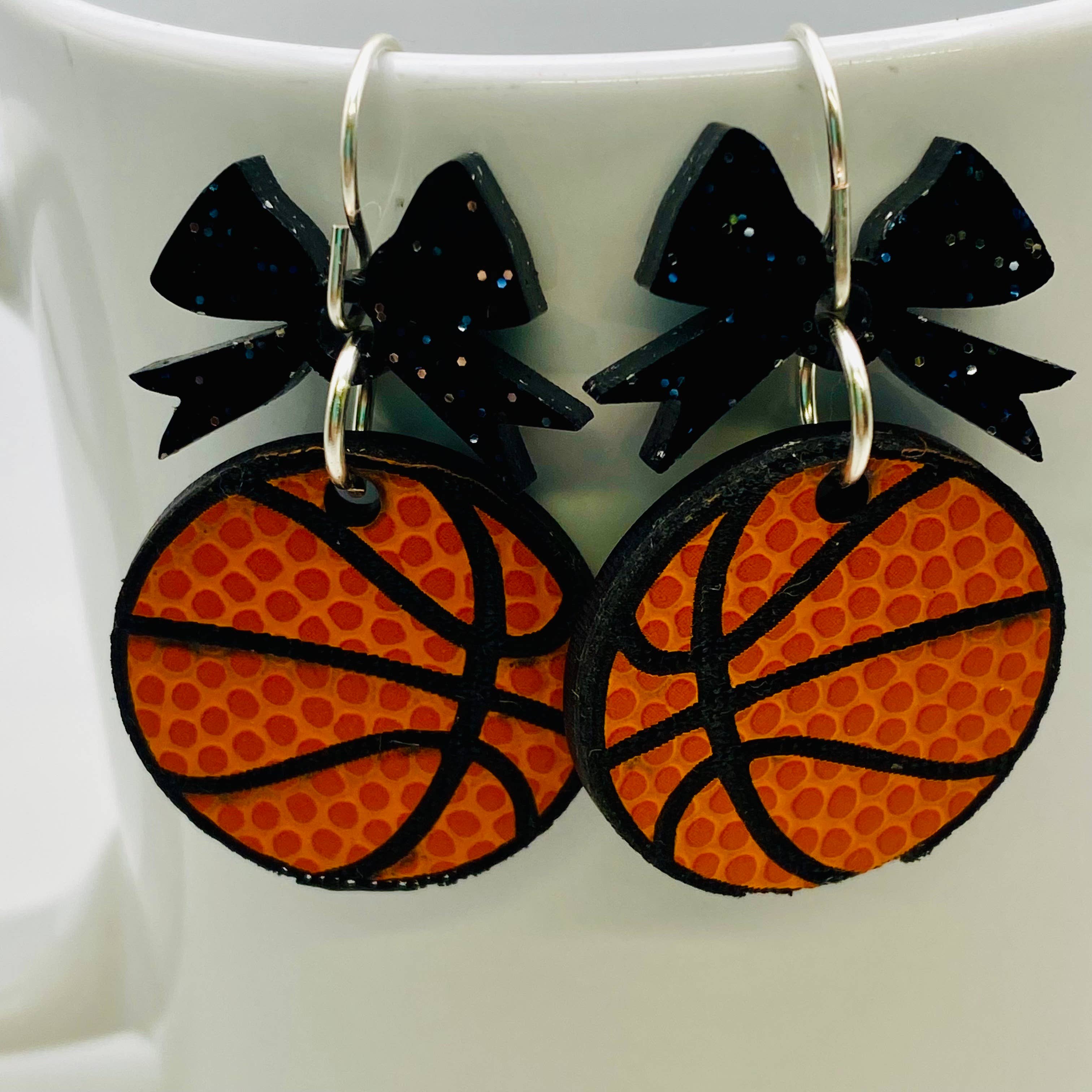 Sandy Lou Designs - Vente Boucles d'oreilles pendantes - Boucles d'oreilles esprit jour de match de basket-ball0