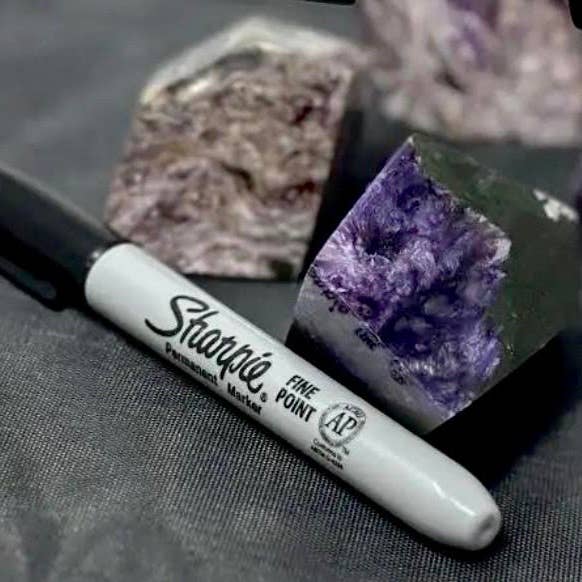 Crystal Deal· Wholesale Crystals & Gifts - Vendita all'ingrosso Pietra/cristallo spirituale - Charoite Freeform - 1 pezzo - in vendita!2