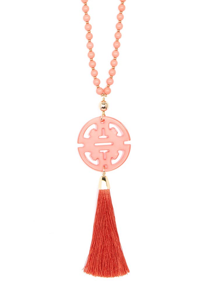 Collier avec pendentif en résine avec pompon pour la vente par ZENZII Jewelry