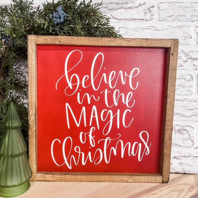 Panneau en bois Believe In The Magic Of Christmas pour la vente par Loft + Lumber