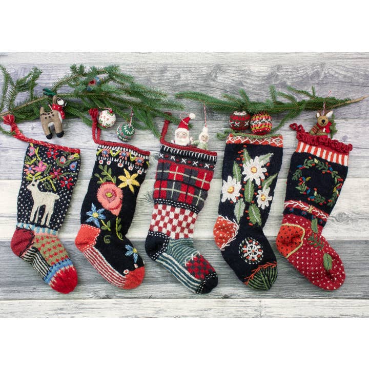 Lost Horizons Knitwear – Ships from USA - Vente Collants festifs - Chaussette de Noël Couronne – Tricot de Fête Brodé1