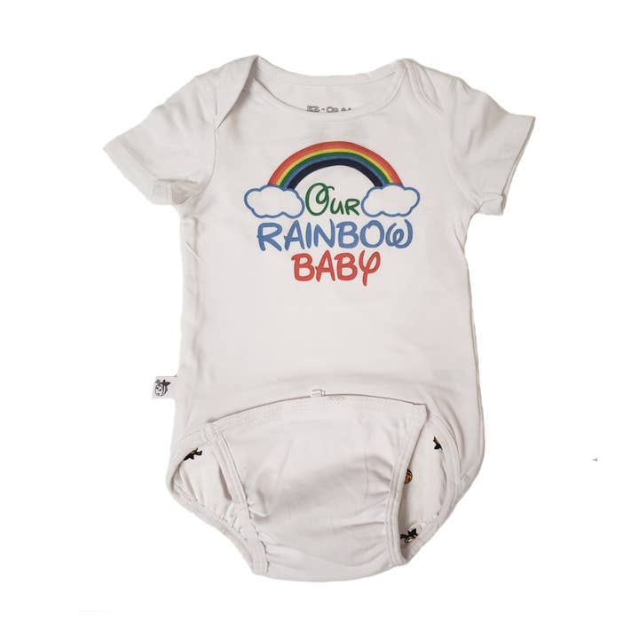 EZ-on BabeEZ™ - Printemps et été - Arc-en-ciel sur blanc, body pour bébé pour la vente par EZ-On BaBeez