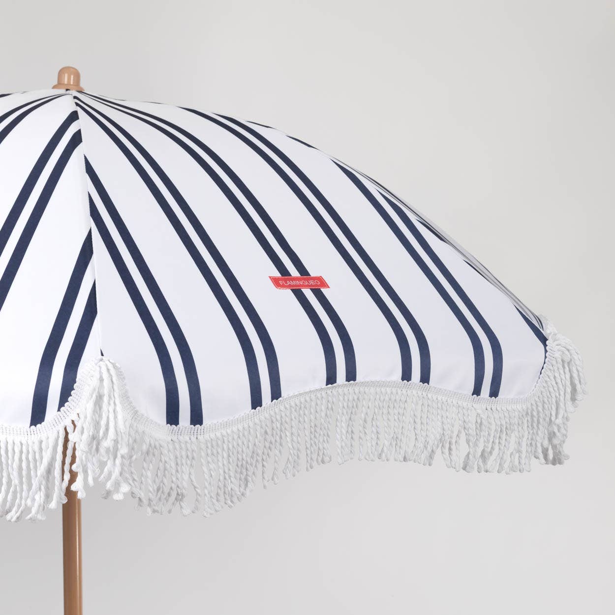 Flamingueo - Wholesale Beach Towel - White umbrella with thick blue stripes2