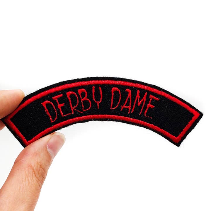 Derby Dame böjd liten Rocker järn på broderad patch för wholesale av Project Pinup