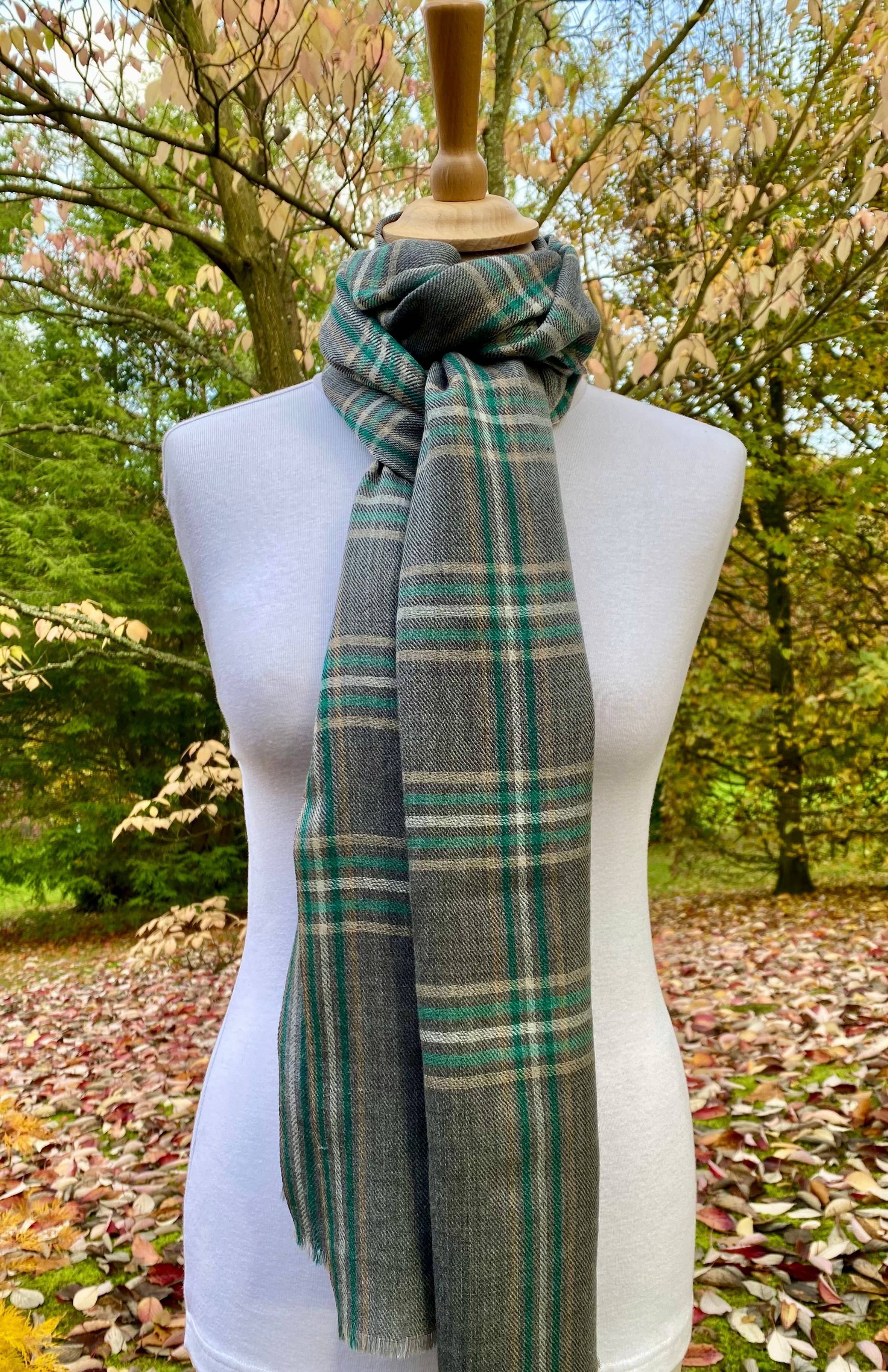 DIWALI PARIS - Vendita all'ingrosso Sciarpa - Donna - FOULARD YORK - GRIGIO VERDE - 80% LANA / 20% SETA2