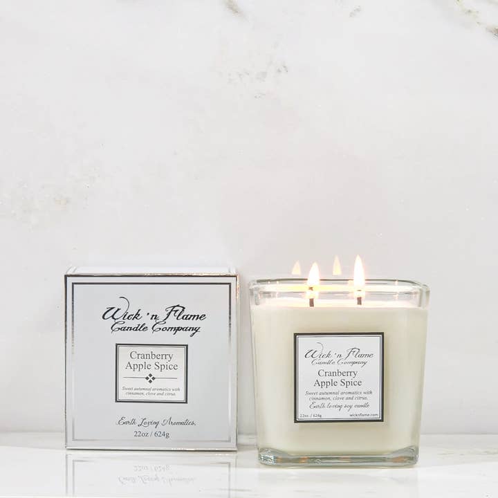 Cranberry Apple Spice Kubus van 22 oz voor wholesale door Wick 'n Flame Candle Company