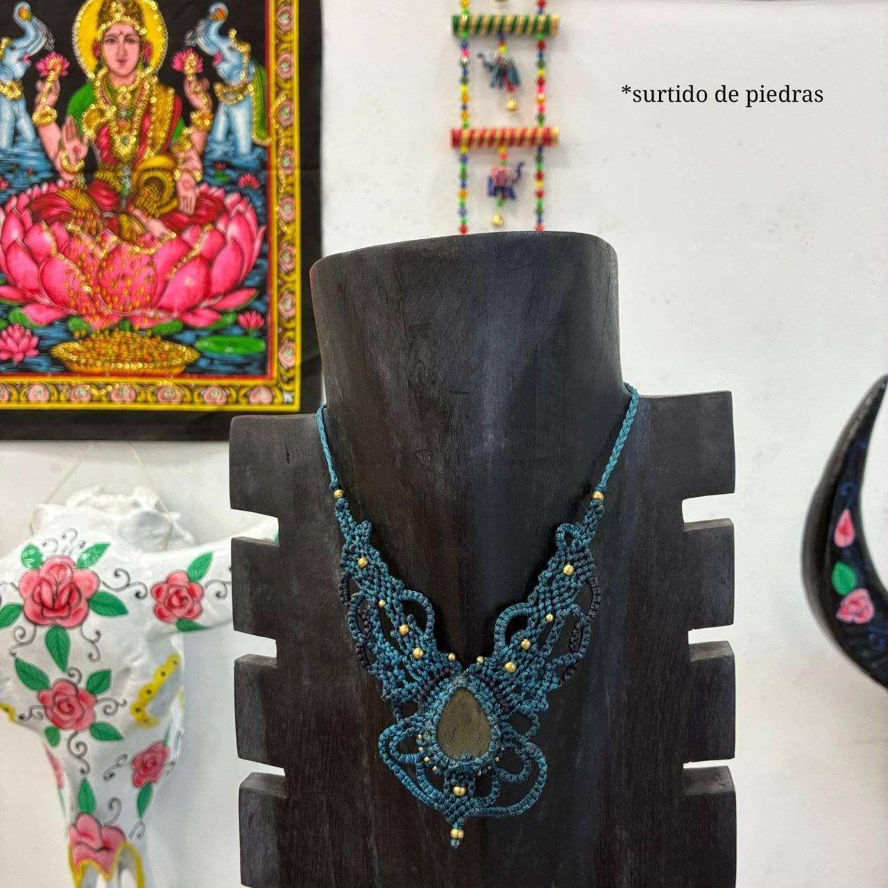 Hecho a mano - Vendita all'ingrosso Girocollo/collier - Collana colorata in macramè con pietra centrale1