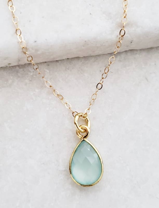 Sosie Designs – Großhandel Kette mit Anhänger/Charm – Gold Teardrop Aqua Chalcedon Halskette1