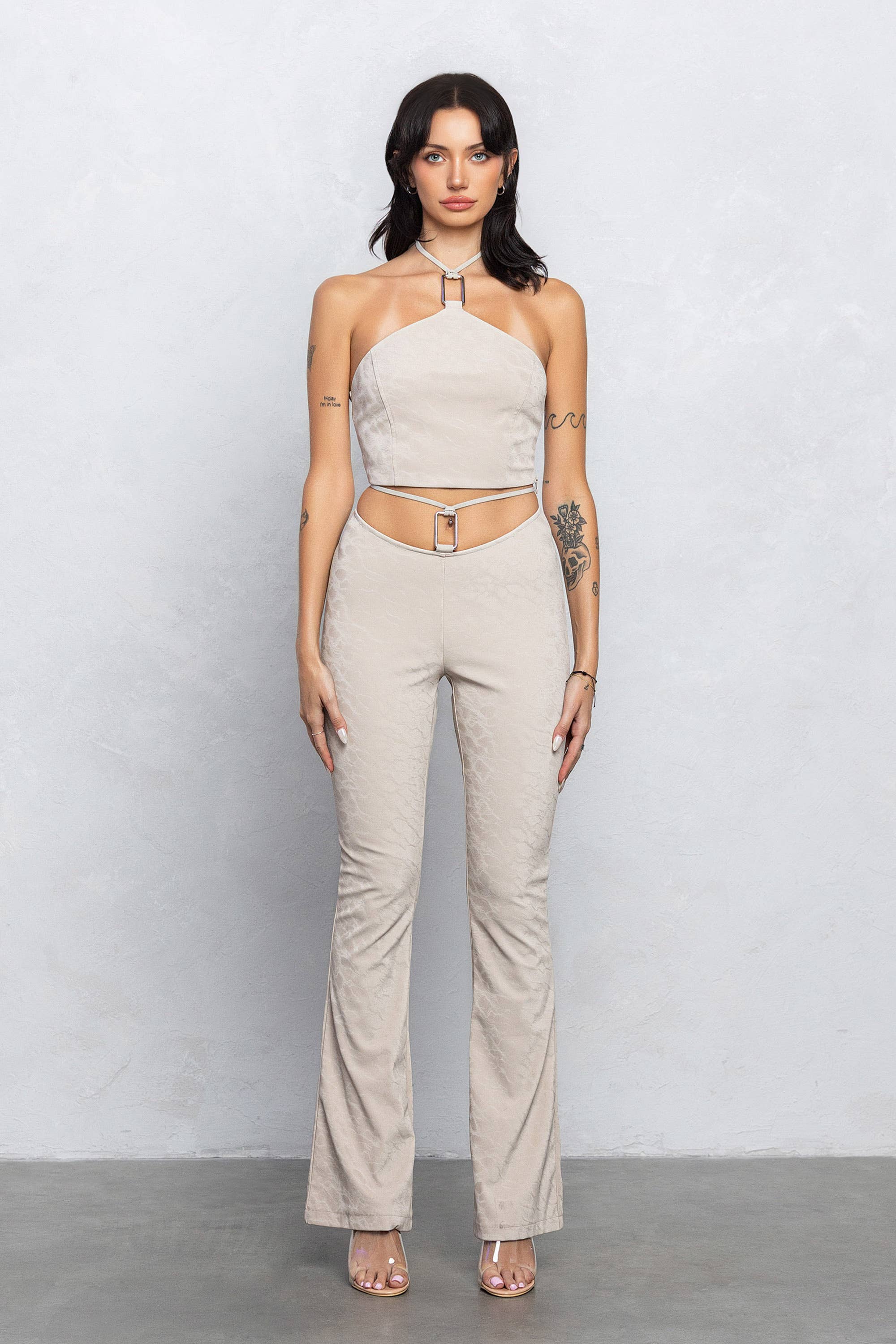 No Vacancy - Vente Ensemble haut et pantalon (PAS d'intérieur) - Femme - Ensemble haut à boucle carrée et pantalon évasé en similicuir3