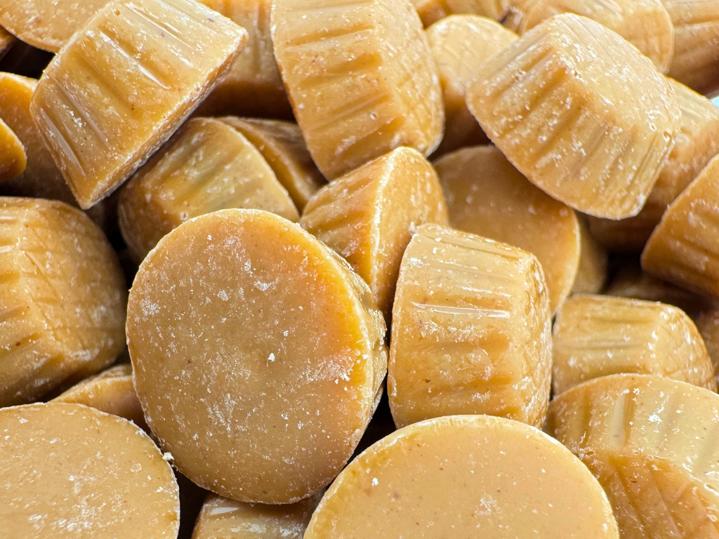 Martin's Country Store LLC – wholesale Chocolate – PEANUT BUTTER & JELLY CUP 10.6oz1