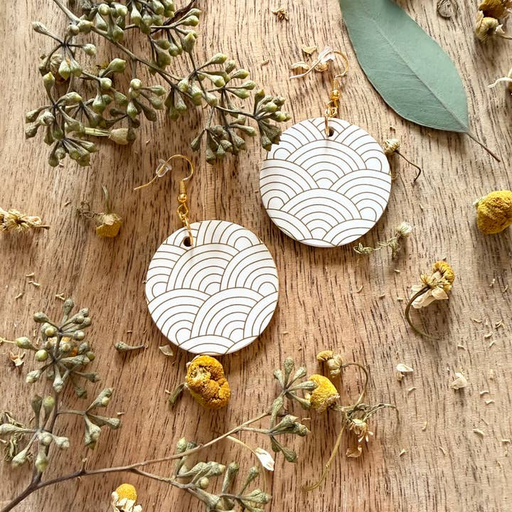 Wood Disc Drop Earrings – Off-White with Gold Abstract for wholesale by Pin Up Cosmetics