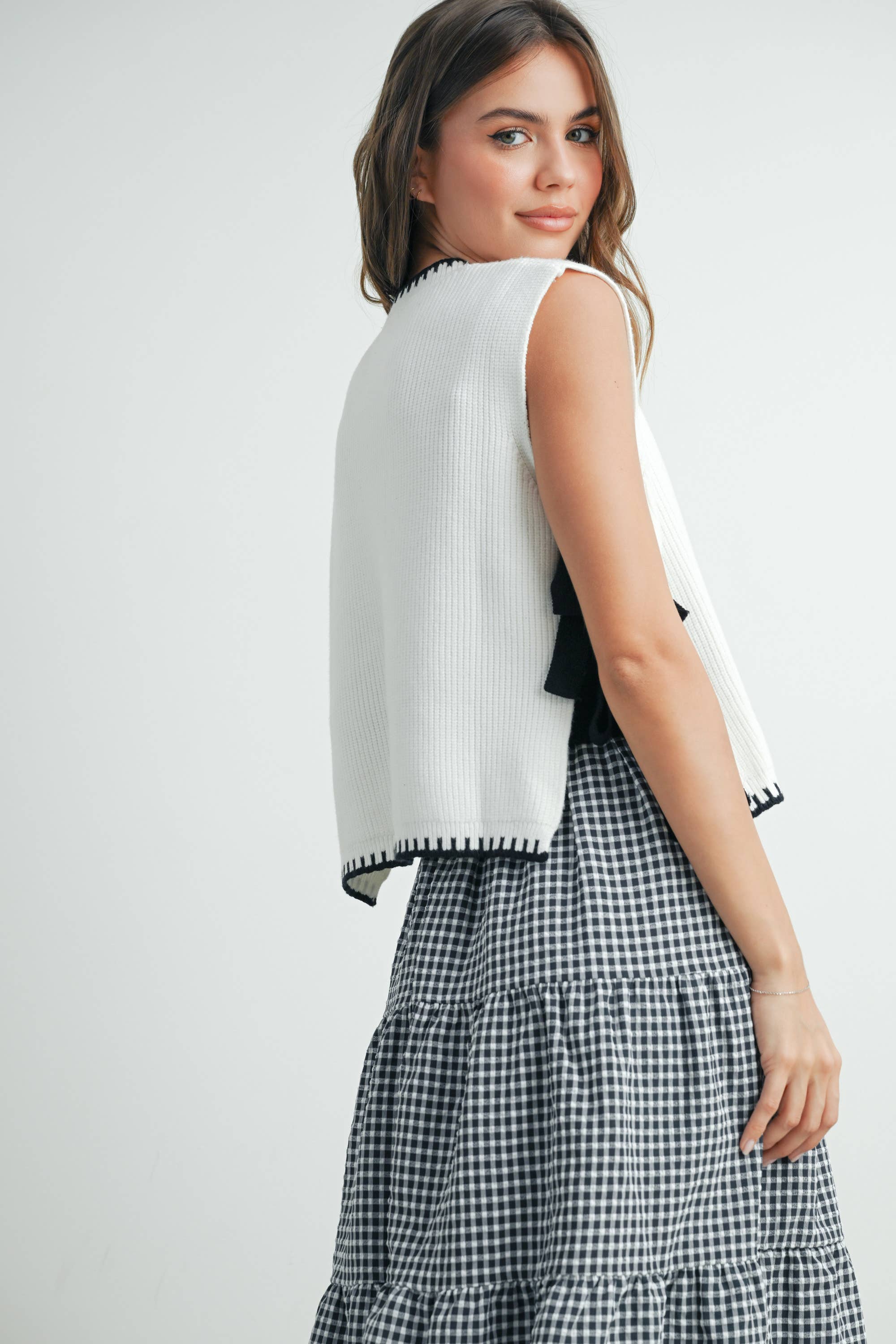 BUTTERMELON - Wholesale Sweater Vest - Women's - Mock Neck Sleeveless Sweater- BMW75296