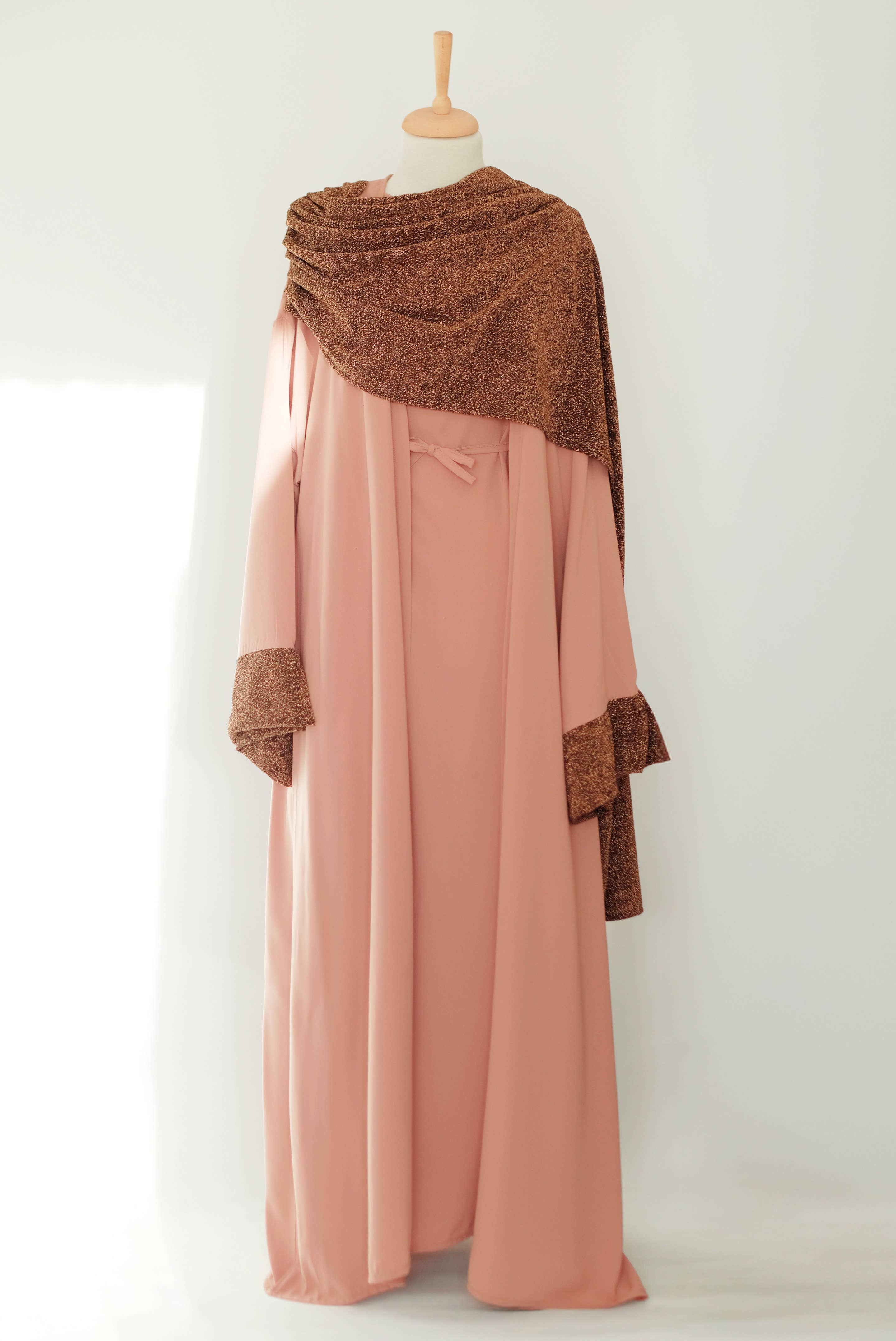 SAIS Fashion – Großhandel Kaftan – Damen – Zweiteiliger Abaya mit Schal in Mokka Mousse und Schwarz13