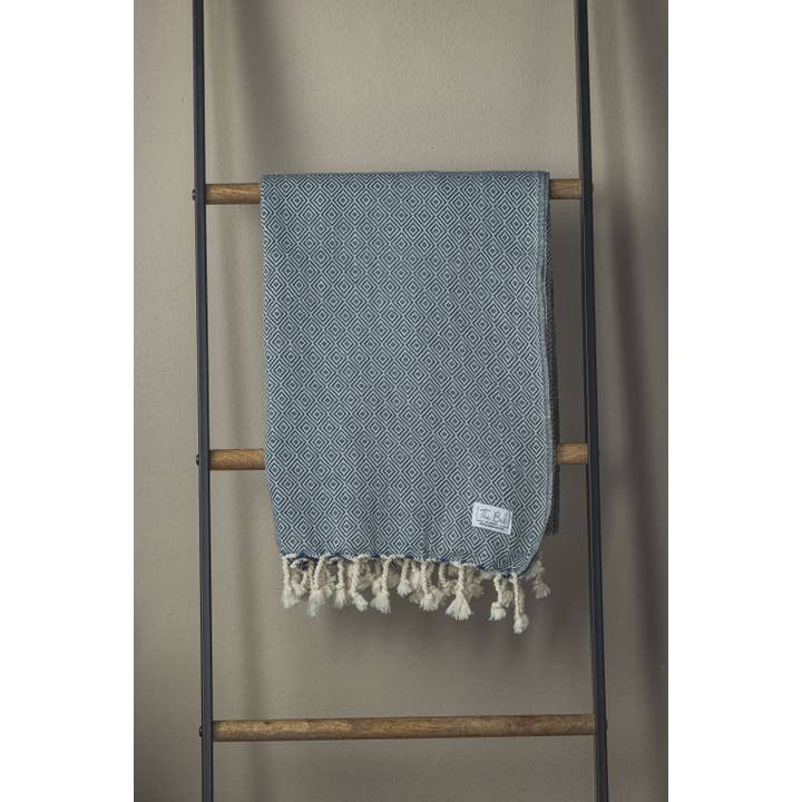 The Bali Market - Wholesale Bath Towel - Diamond Design Bath Towel with Unbleached Tassels2