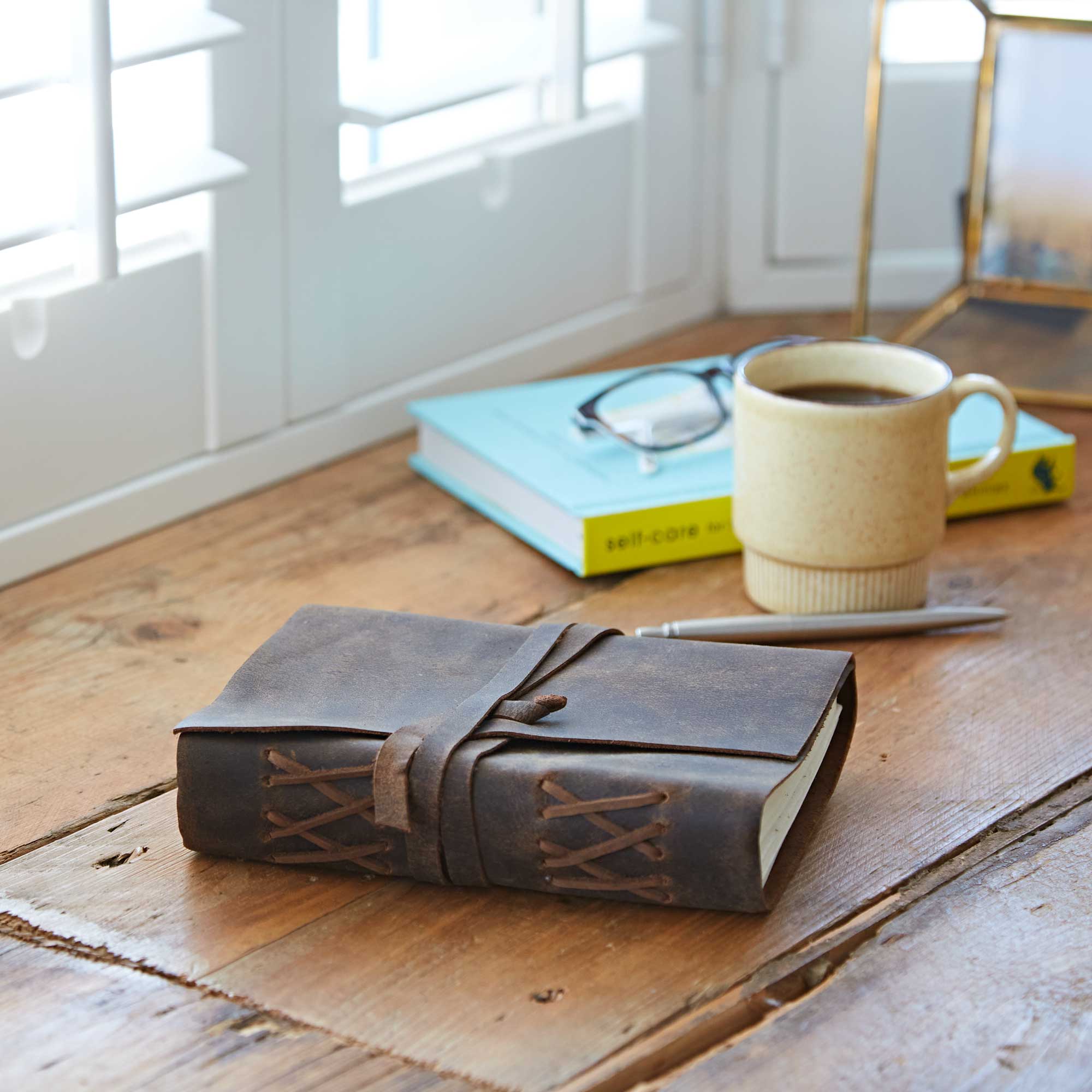 The Paper High Gift Company Limited - Vendita all'ingrosso Diari/agende - Diario avvolgente in pelle di bufalo - fatto a mano1