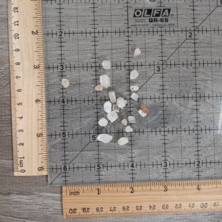 Keystone Crystals - Vente Pierre et cristal de spiritualité - Petits morceaux bruts de phénakite en lots de 5 grammes3