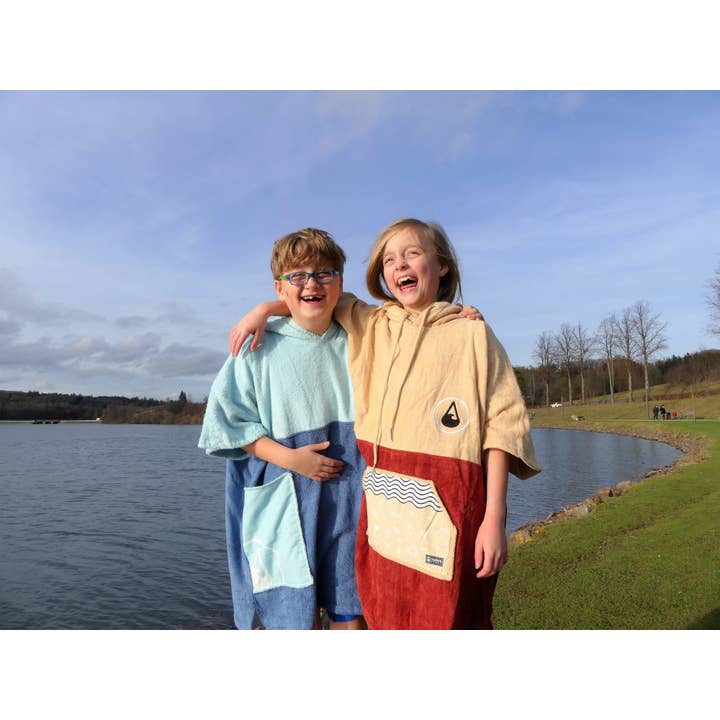 Inventsports Limited - Wholesale Retailer Sample - Unisex Apparel - Wave-Hawaii DUNAS Beach Poncho and changing Robe8