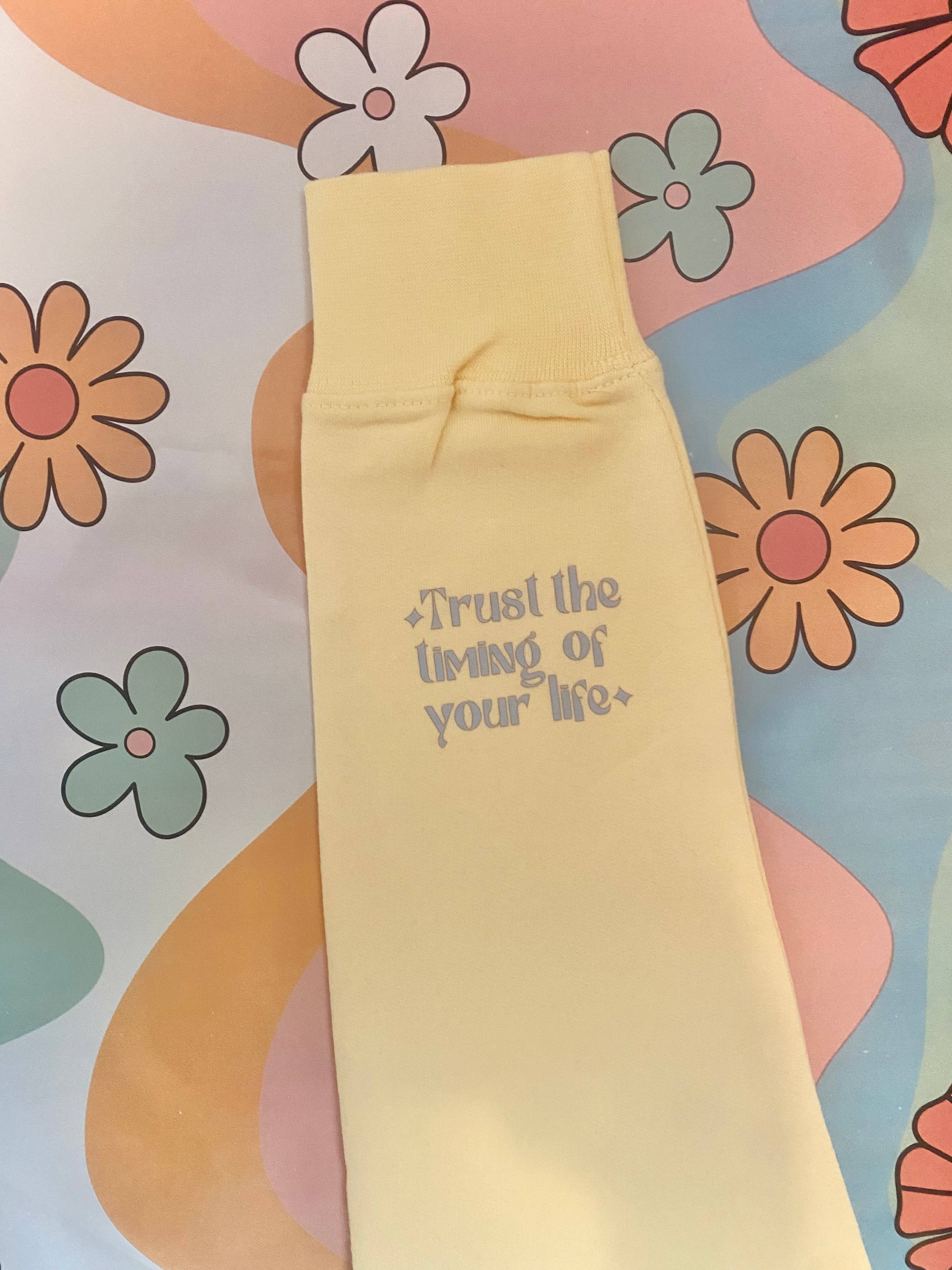 Rad Vibes Only - Wholesale Hoodie - Dames - Good Things Take Time Hoodie Geel sweatshirt met mouwen Words2