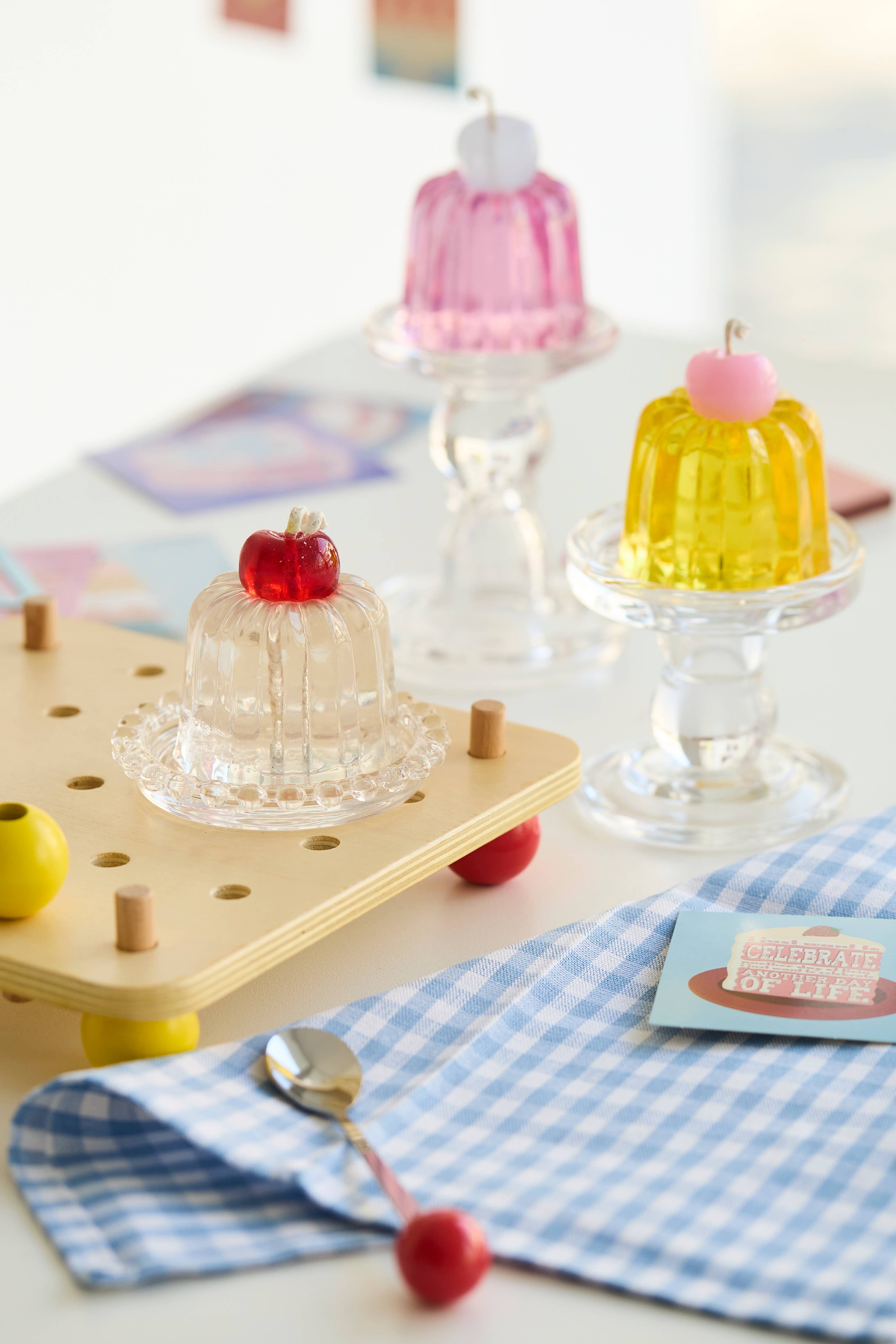 Bodi Candle – wholesale Prydnadsljus – Handgjord jellyljus | Chemistry med gul Canelé och rosa körsbär6