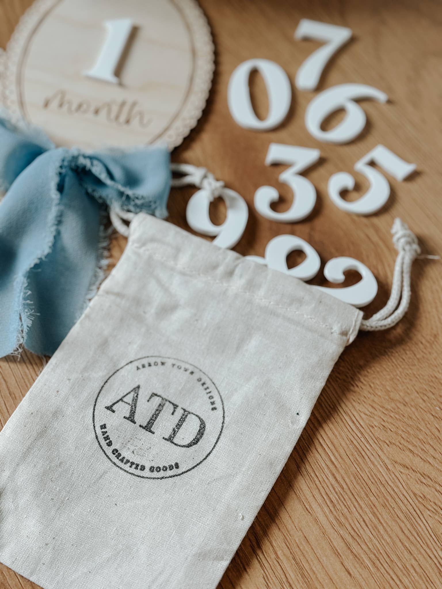 Arrow Town Designs – Engroshandel Mindesamler - Børn og baby – Mindebaby milepæl fotorekvisit skilt6