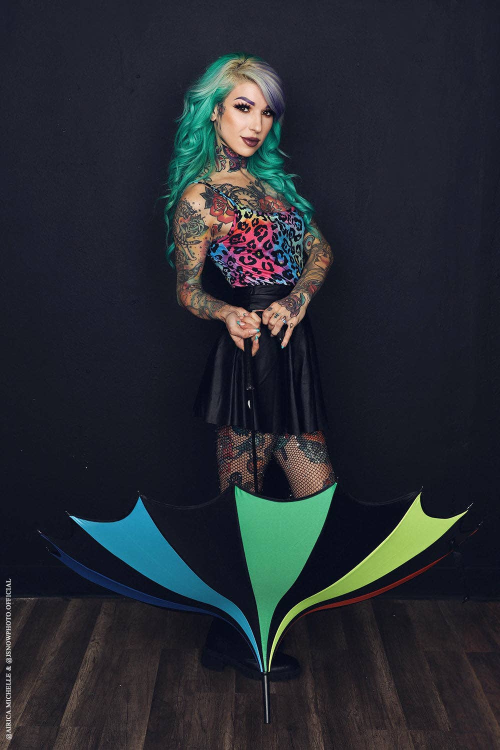 vampirefreaks – Großhandel Regenschirm – Damen – Pagoden-Schirm mit Fledermausflügel-Kante [Goth Regenbogen]9