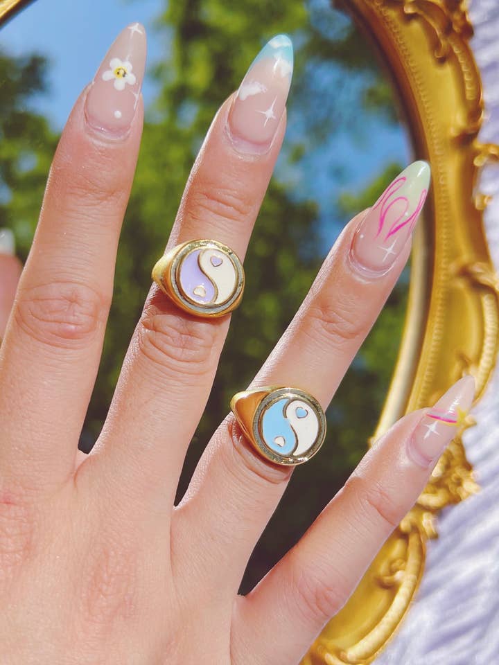 Bague ronde Yin Yang pour la vente par Dusk Hera