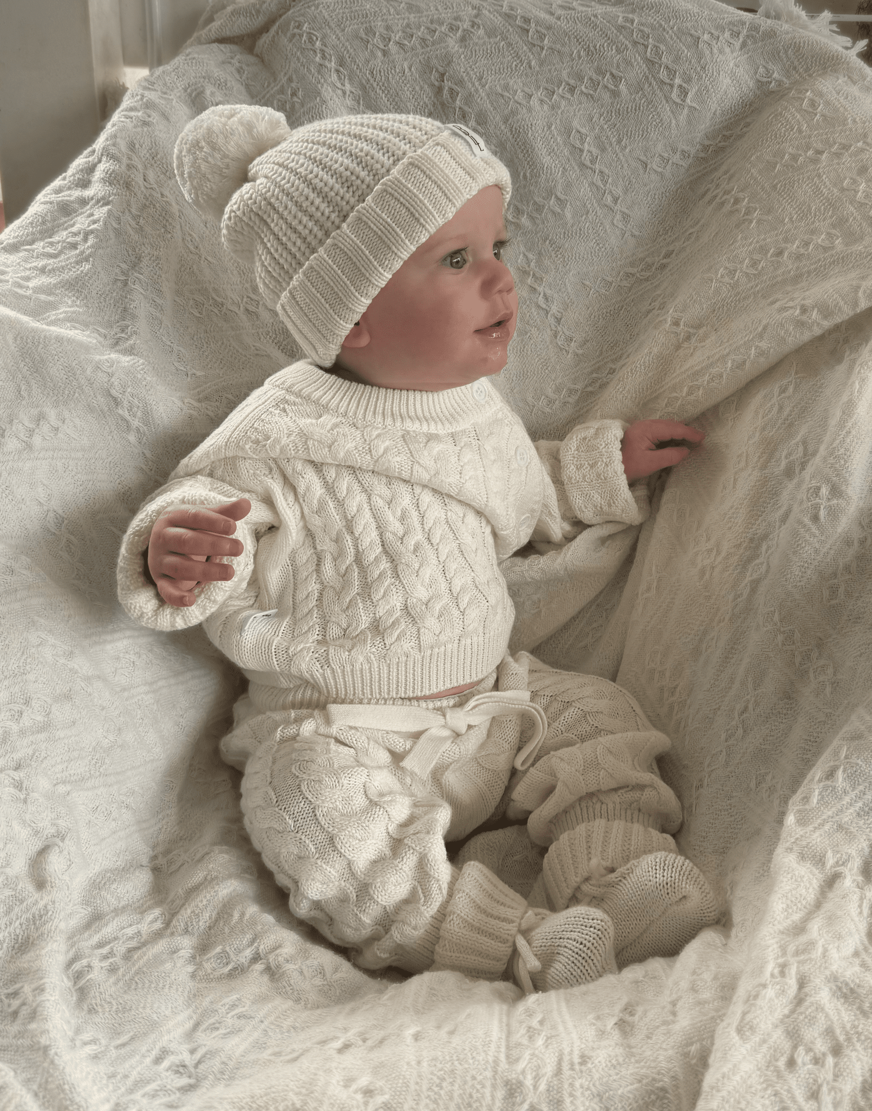 Brave Little Lamb the Label – Großhandel Bekleidungsset – Baby – Heritage Zopfmuster-Pullover | Elfenbeinfarben0