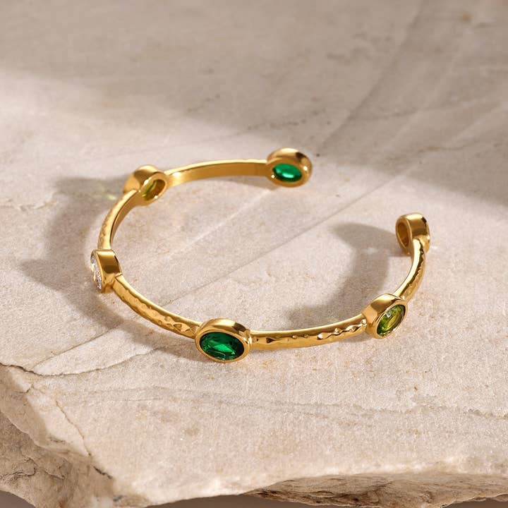 18K Gold Hammered Emerald Open Cuff Bracelet_CWAJE4901 for wholesale by ACCITY