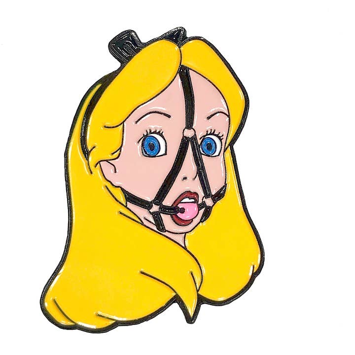 Lady i Eventyrland emalje pin for engroshandel hos Geeky And Kinky