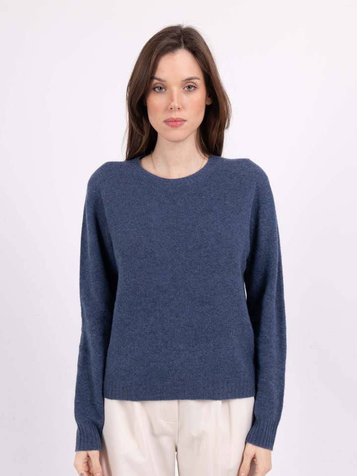 7907 - Fine wool sweater with long sleeves for wholesale by SOGGO