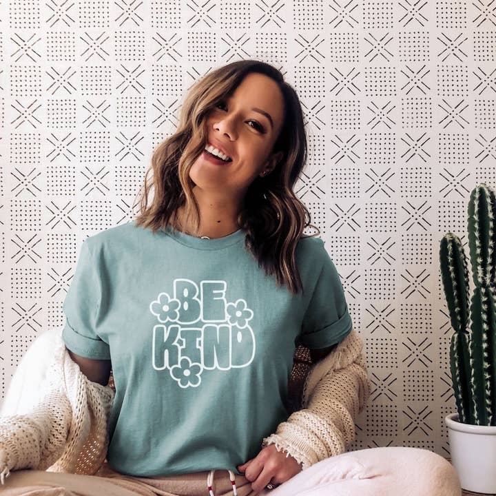 Vær venlig Groovy Grafisk Tee for engroshandel hos Bella Me