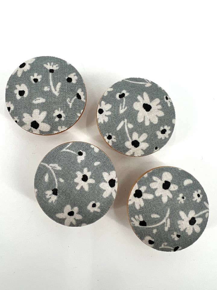 Kleine Blumen Schubladenknöpfe Set aus 4 Stück für den Großhandel von Rusty Canvas