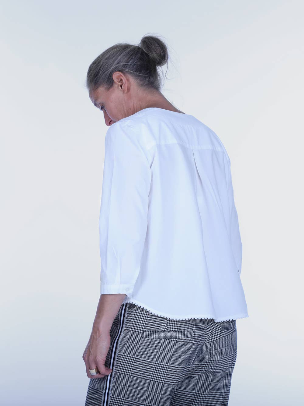 Mönsterfabriken - Wholesale T-Shirt - Women's - Cina V-Neck Women's T with Box Pleat4