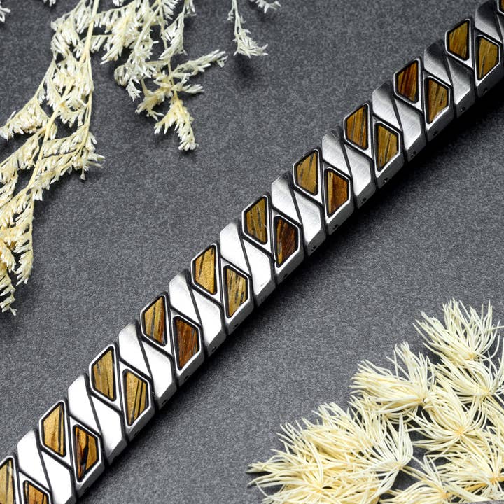 Bracelet à maillons en acier inoxydable pour homme avec incrustation en bois de zèbre - Bracelet réglable en argent | Cédric pour la vente par Bear Essentials