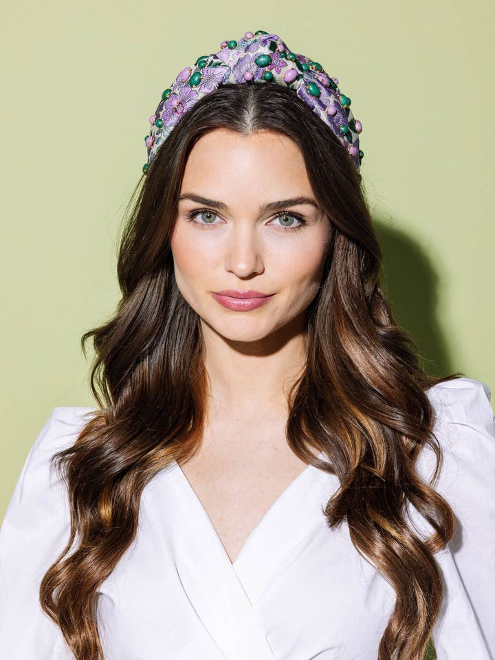 Faschingsknoten mit Blumenverzierung für den Großhandel von Hello Edie