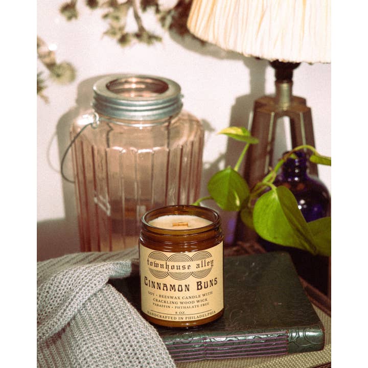 Townhouse Alley - Wholesale Jar/Filled Candle - Cinnamon Buns Soy & Beeswax Candle With Crackling Wood Wick1
