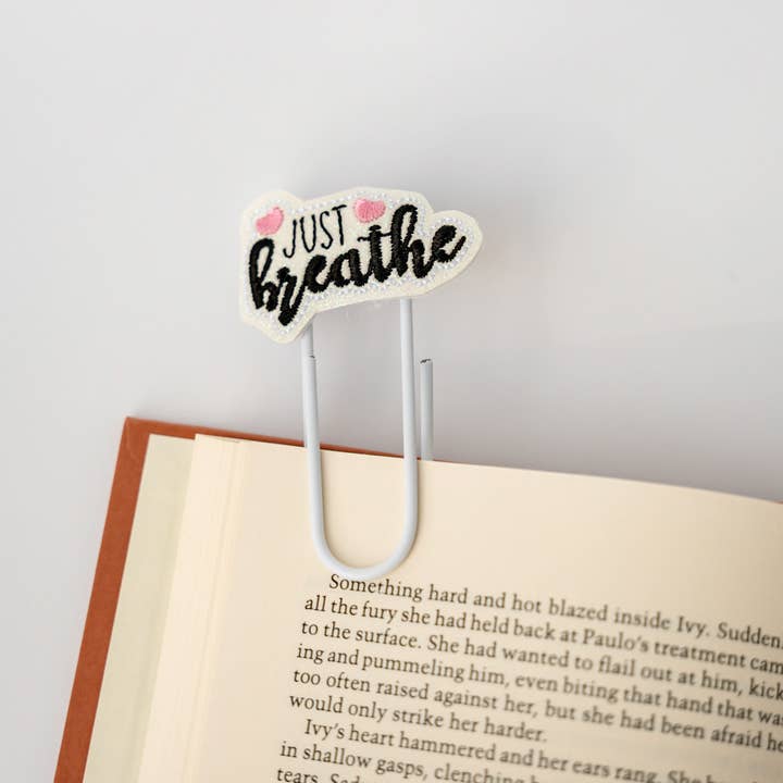 Grandes marcas de livro de clipe de papel - Just Breathe por atacado de I Love Books and Bows