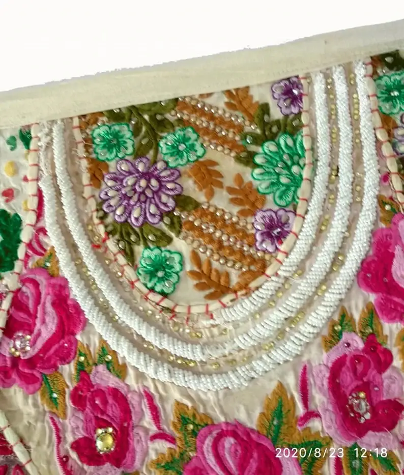 GYPSY STUDIO - Vendita all'ingrosso Arazzi/Tessuti d'arredo - Copritutto fatto a mano in patchwork di sari con ricamo a mano, formato grande4